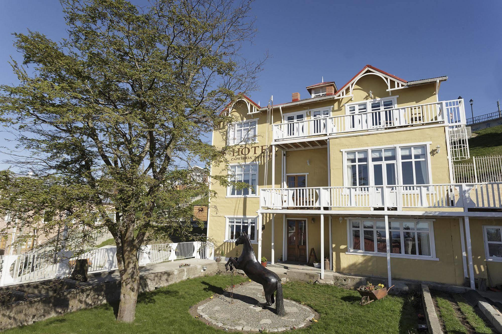 Hotel Boutique La Yegua Loca Punta Arenas Exterior foto